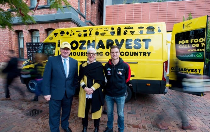 Clipsall-500-partnership-launch_Ronni-Tourism-Minister-Leon-Bignell-and-Supercar-driver-Tim-Slade-690x435