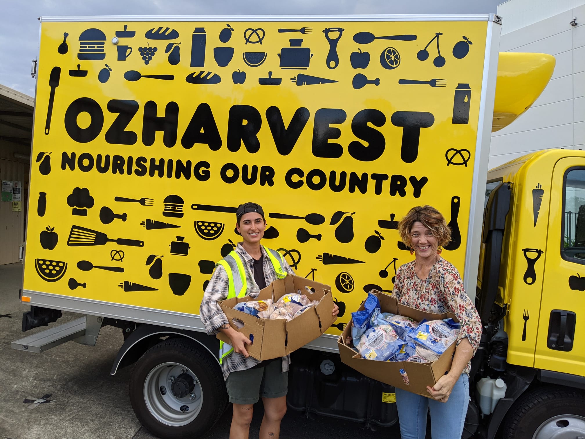 BNE corporate volunteer Dianne Domain w Di from Gateway Baptist 120521 (1)