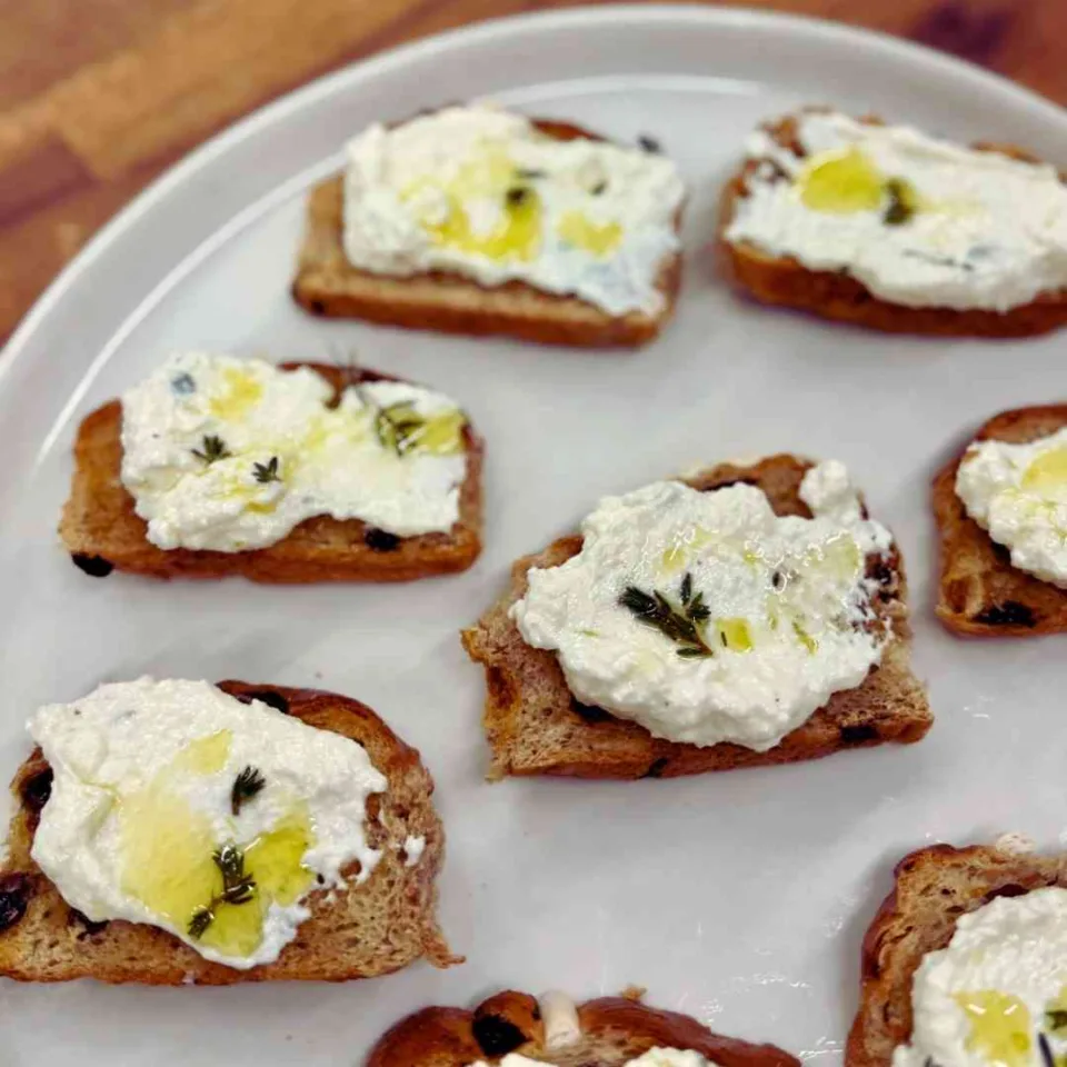 Hot Cross Bun Crostini Recipe